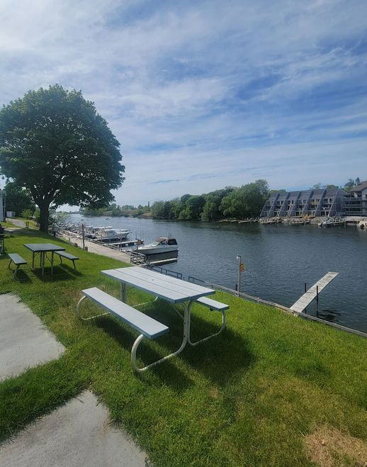 Riverside Motel & Marina (Riverside Motel) - From Web Listing (newer photo)